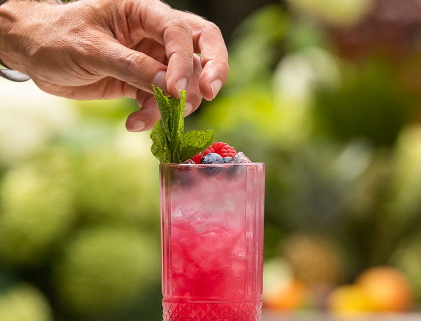 Recept: Zomerse cocktail van rode vruchten